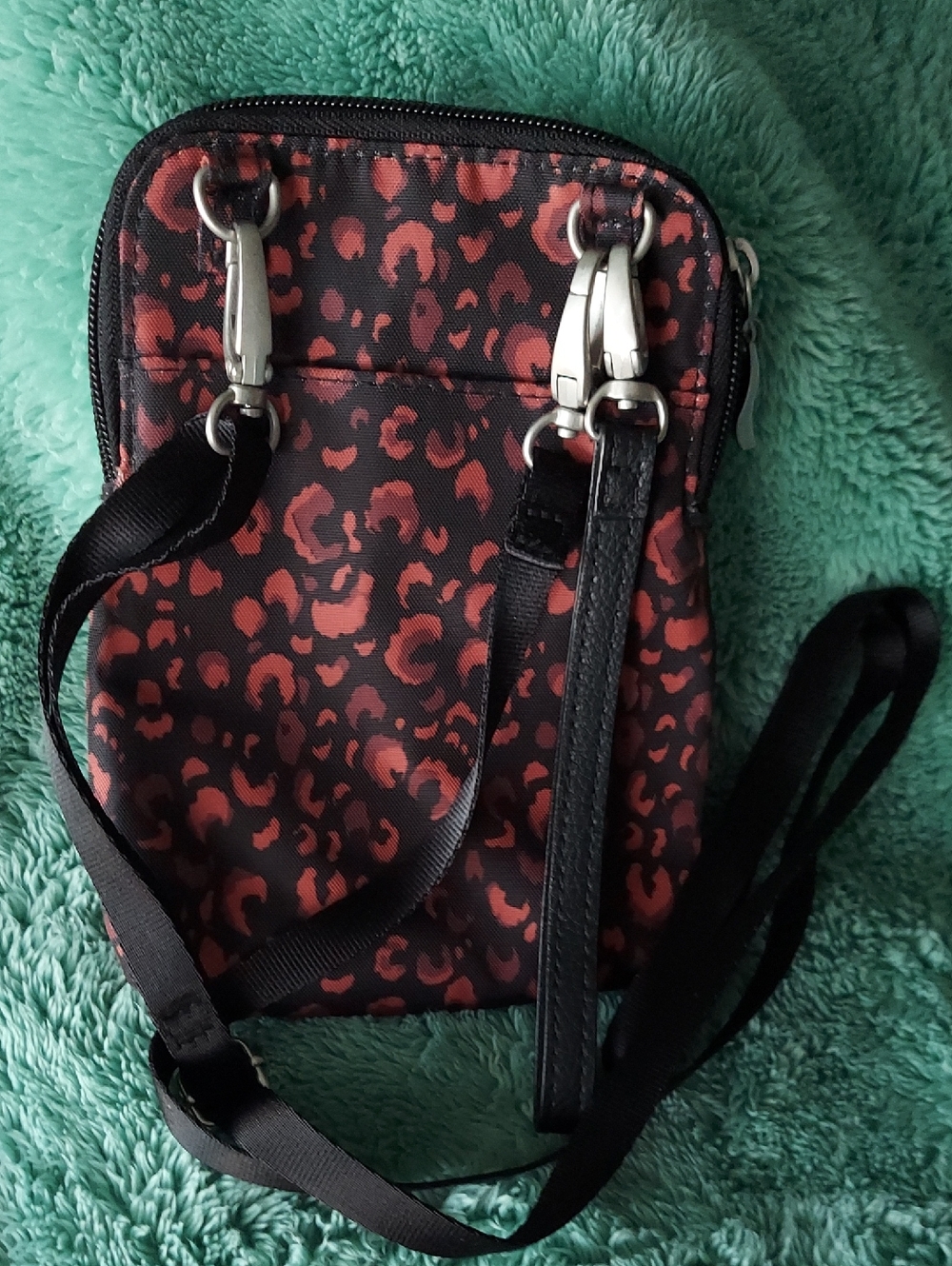 Baggallini Crossbody With RIFD - Picture 4 of 9